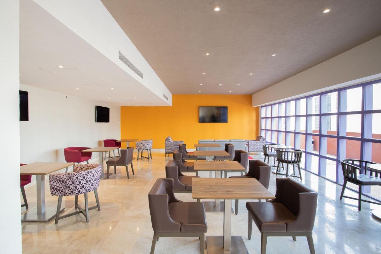 Camino Real Monterrey Hotel San Pedro Garza Garcia Exterior photo The lounge at the airport
