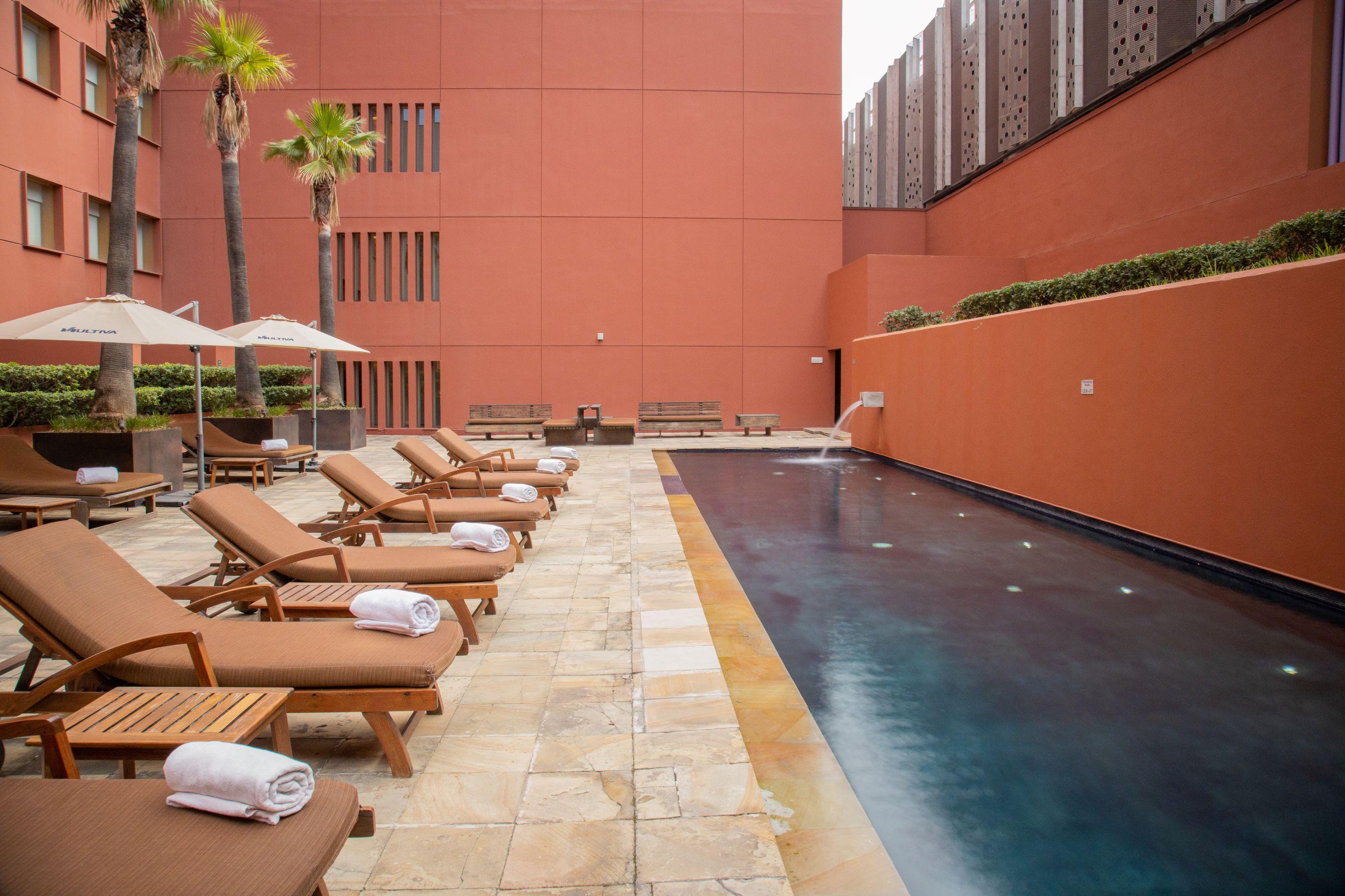 Camino Real Monterrey Hotel San Pedro Garza Garcia Exterior photo The pool at the hotel