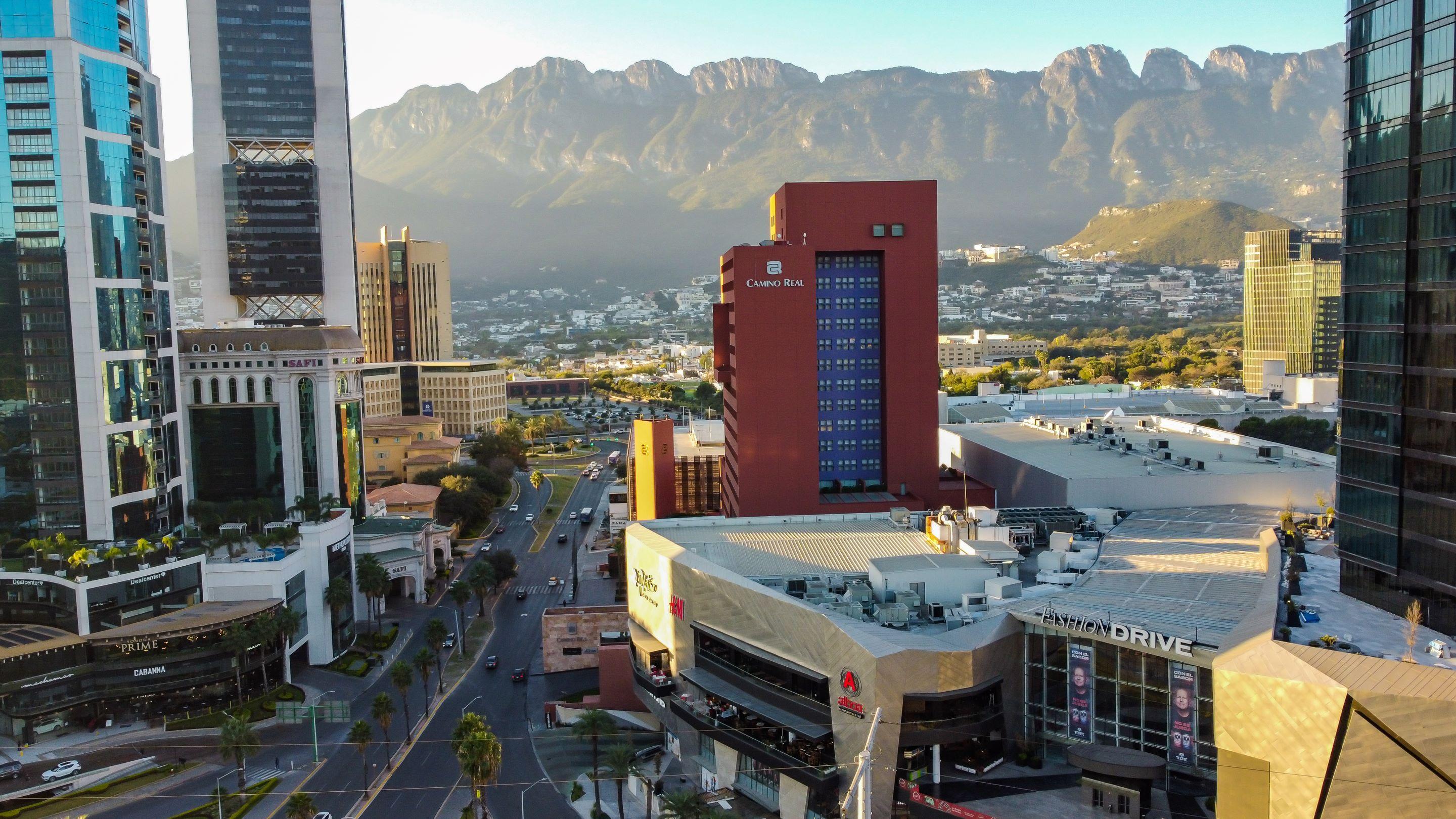 Camino Real Monterrey Hotel San Pedro Garza Garcia Exterior photo El Paso skyline