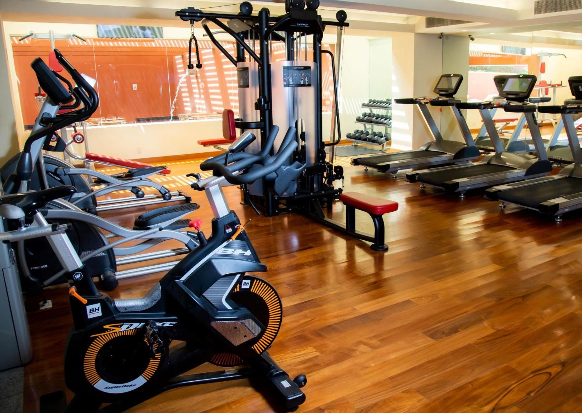 Camino Real Monterrey Hotel San Pedro Garza Garcia Exterior photo A gym in a hotel