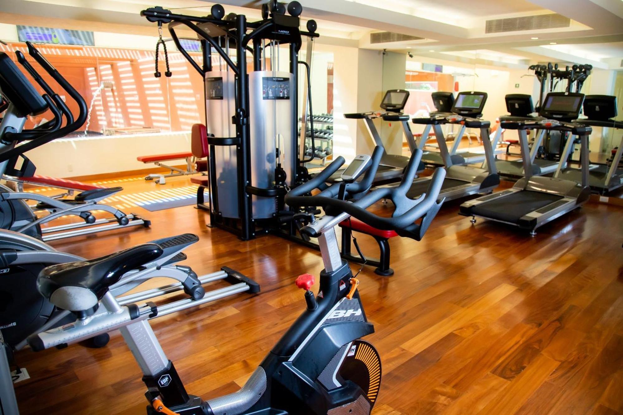Camino Real Monterrey Hotel San Pedro Garza Garcia Exterior photo A gym in a hotel