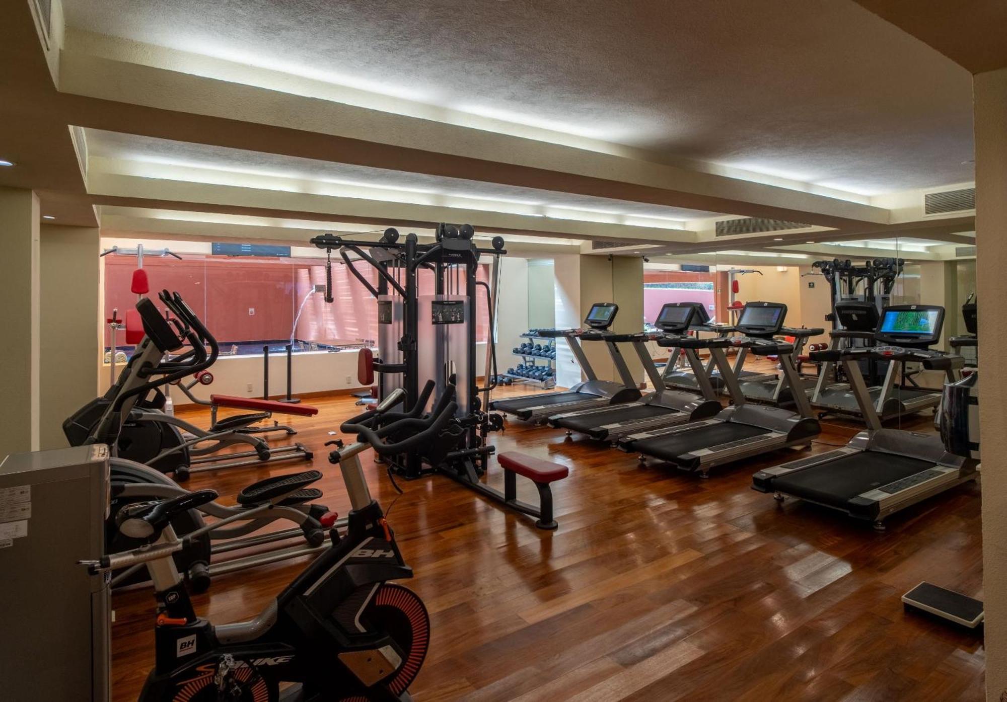 Camino Real Monterrey Hotel San Pedro Garza Garcia Exterior photo The gym at the hotel