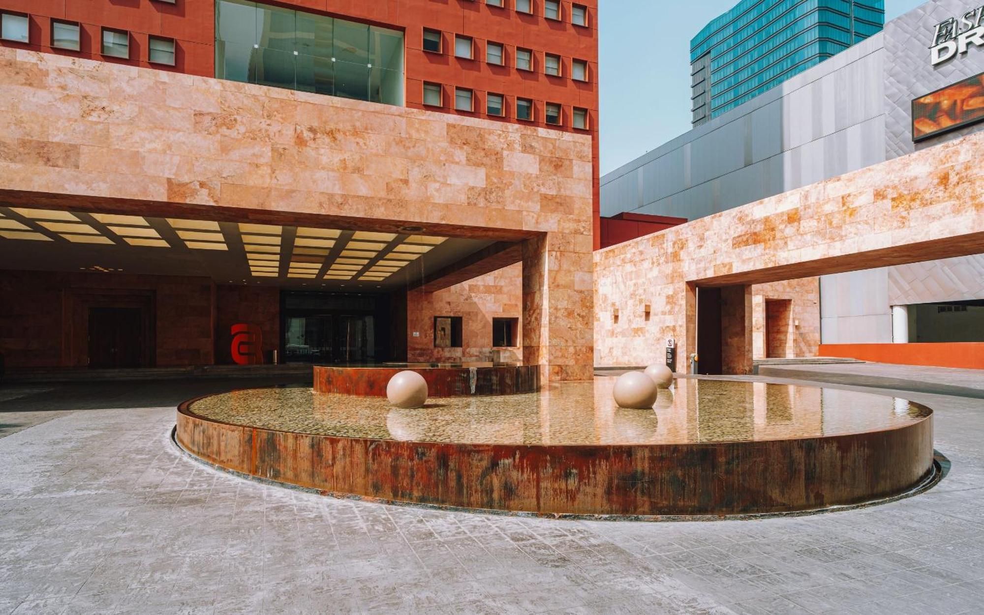 Camino Real Monterrey Hotel San Pedro Garza Garcia Exterior photo Fountain at the entrance of the museum