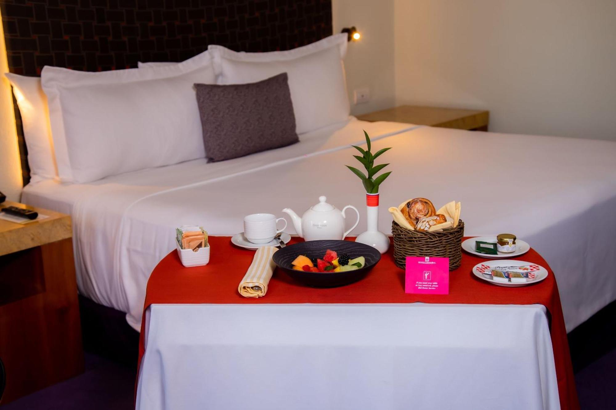 Camino Real Monterrey Hotel San Pedro Garza Garcia Exterior photo Room service